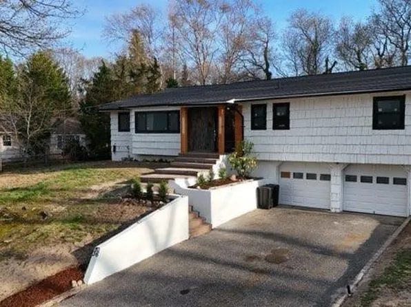 36 Storyland Ln, East Setauket, NY 11733
