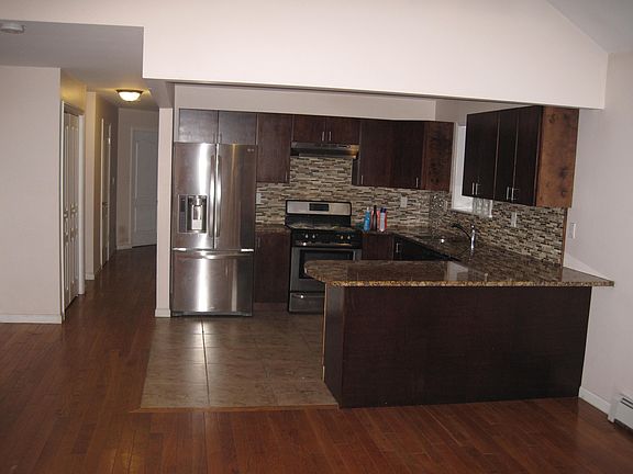 4th image of 9216 195th Pl APT 3