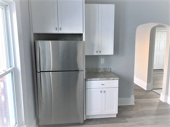 4th image of 1613 Lapeer Ave APT 1