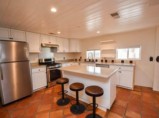9 El Tros Rd, Ranchos De Taos, NM 87557
