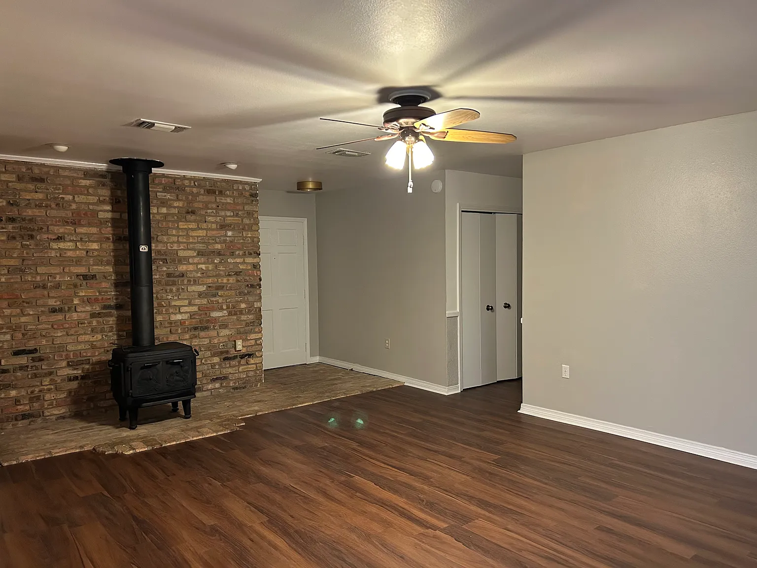 4 bed, 1182 sqft, $1,700 — Photo 2