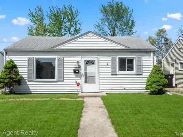 28367 Waverly St, Roseville, MI 48066