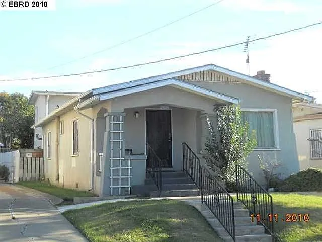 2820 Bartlett St photo 1