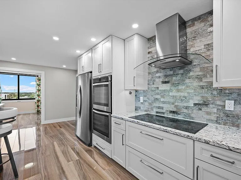 911 Ocean Dr #601 — Photo 16