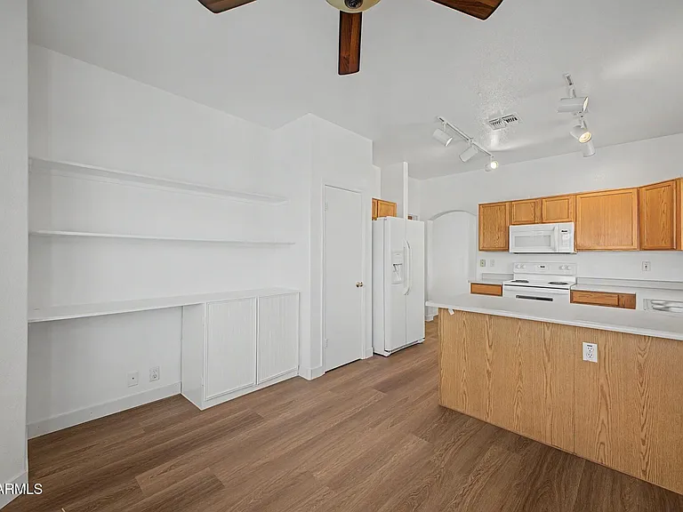 8868 W Laurel Ln — Photo 21