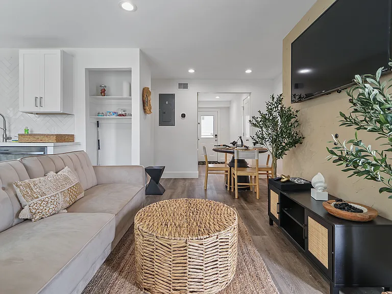 2615 Rosewood St — Photo 11