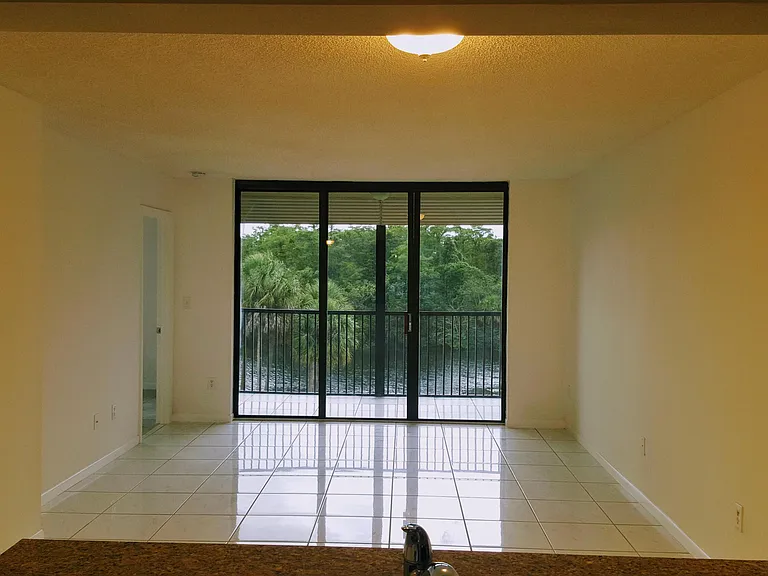 2900 NW 42nd Ave #A407 — Photo 4