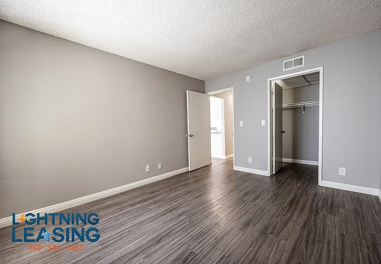 14201 Victory Blvd #217 — Photo 15