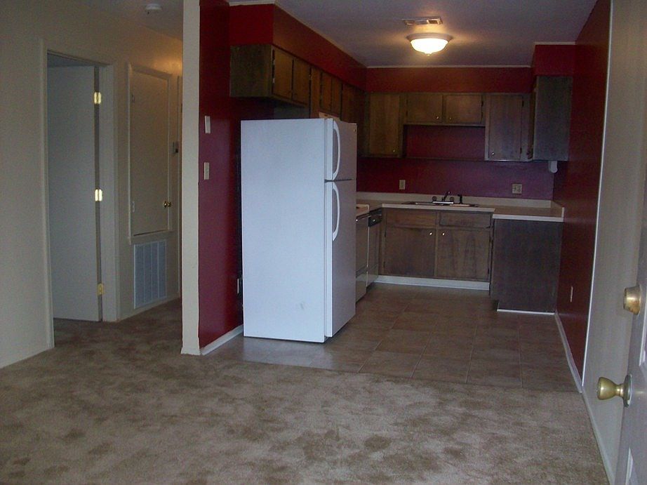 2nd image of 100 Hardwood Ct APT A