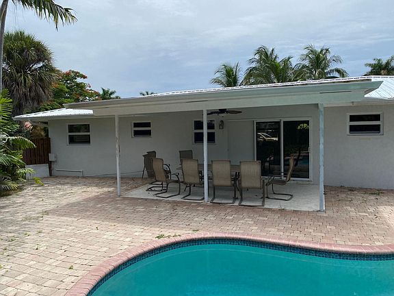 Covered dining area and plenty of lounging area.