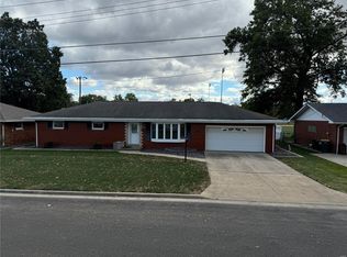 570 N 11th St, Breese, IL 62230