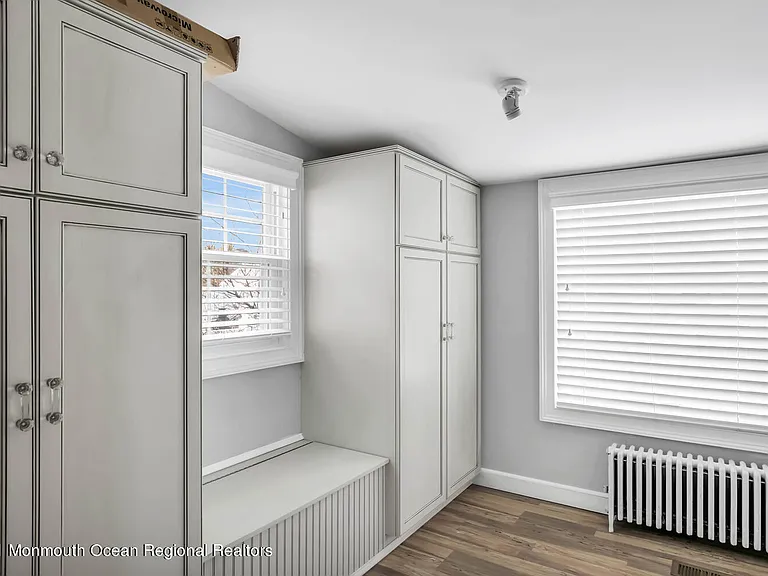 210 8th Ave — Photo 16