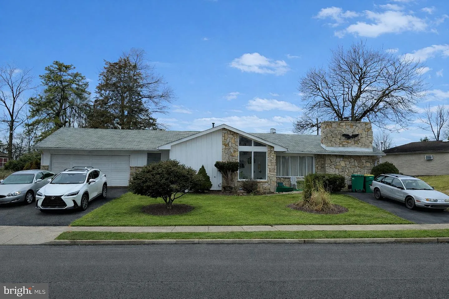 521 Parkway Dr photo 1