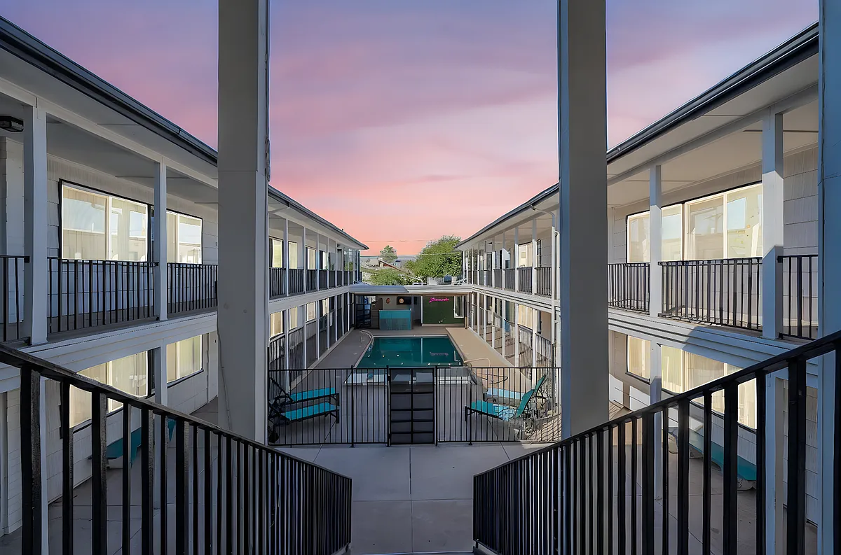 Building Photo - Beachcomber
