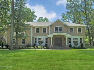 10 Chablis Dr, Dix Hills, NY 11746