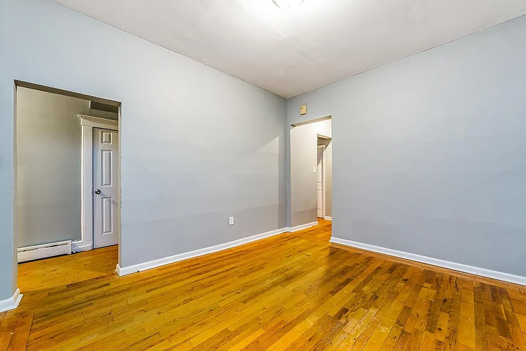 211 Myrtle Ave photo 1