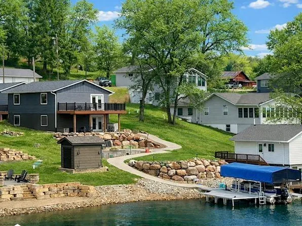4223 W Lakeshore Dr, Brooklyn, IA 52211