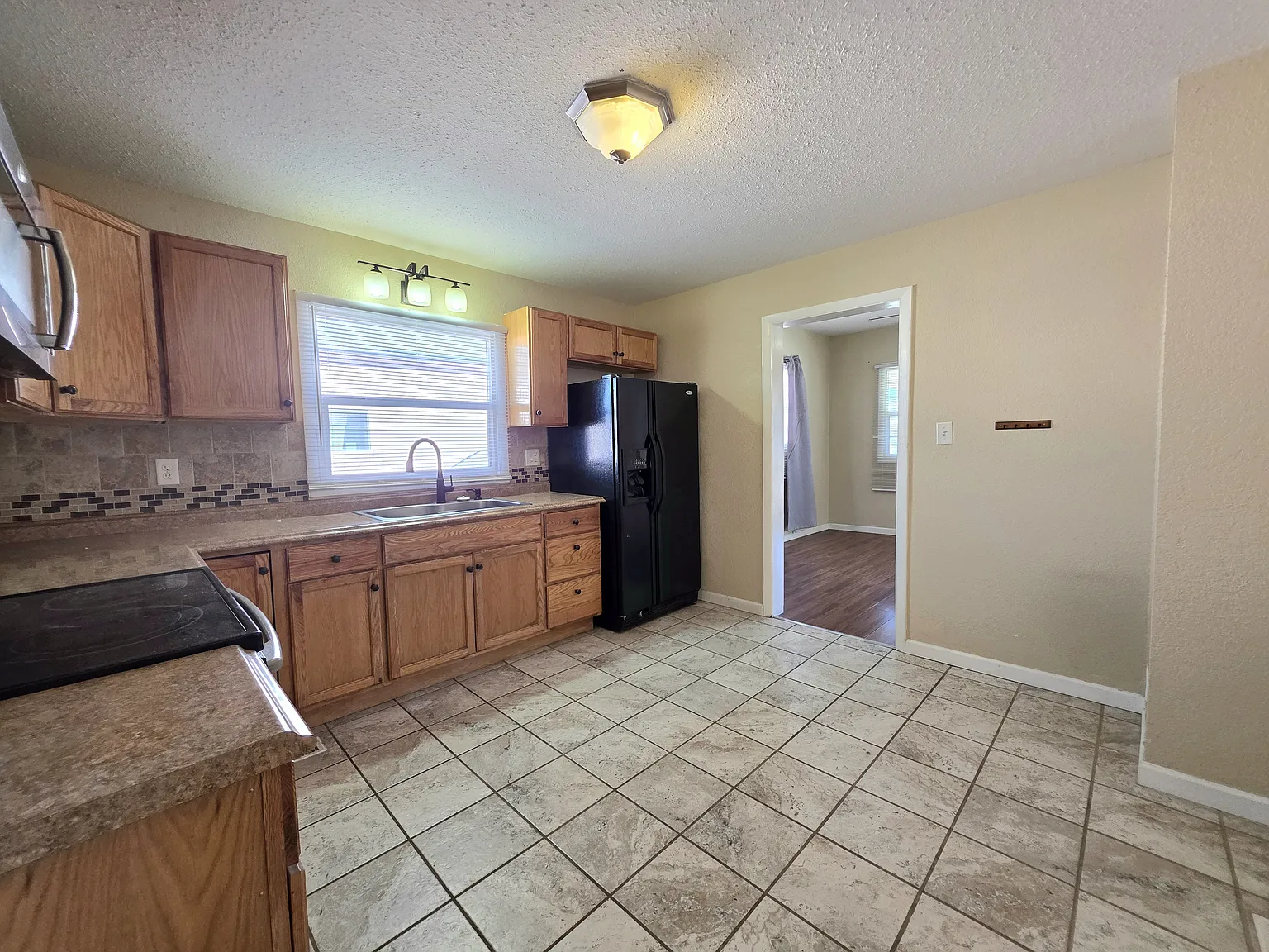 2 bed, 850 sqft, $1,350 — Photo 4