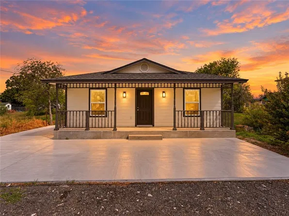 933 Kansas St, Robstown, TX 78380