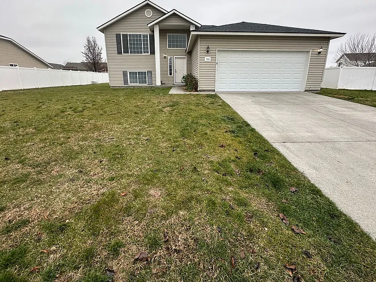 7915 Chehalis Dr — Photo 2