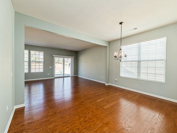 4th image of 2882 Stoney Creek Dr