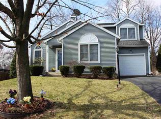 23 Oakleaf Dr, Halfmoon, NY 12065