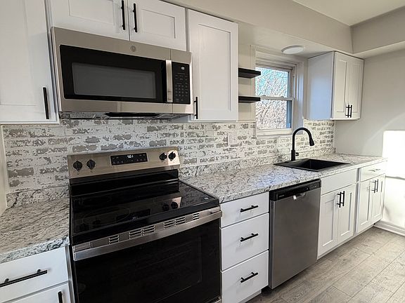 3rd image of 5711 NW Hillside Dr #5711