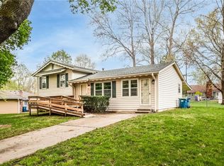 402 Bancroft St, Liberty, MO 64068