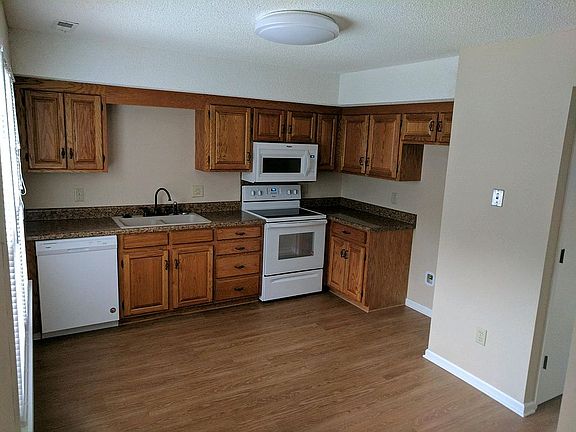 Eat-in Kitchen