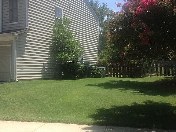 Side View nice level yard 