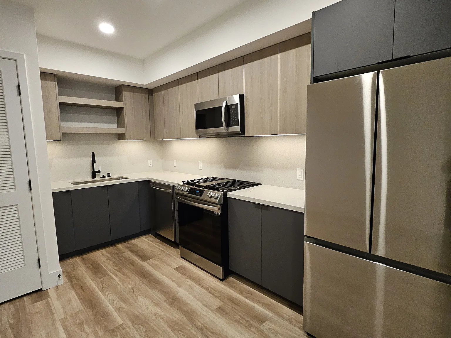 Studio, 450 sqft, $2,499 — Photo 1