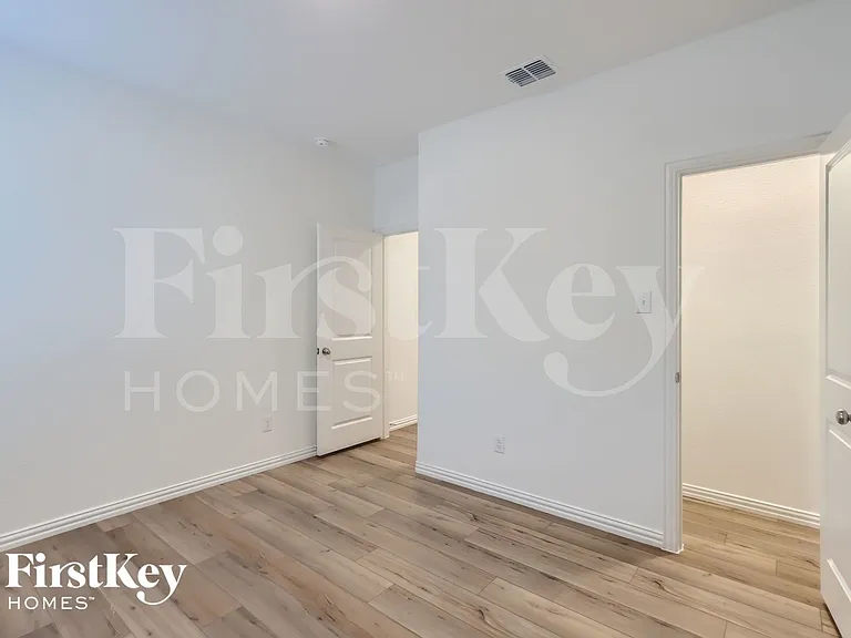 212 Wyndemere Ln — Photo 23