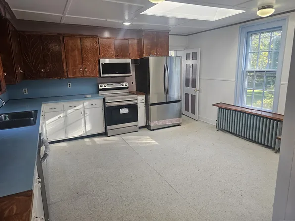 10 N Lake St, Litchfield, CT 06759