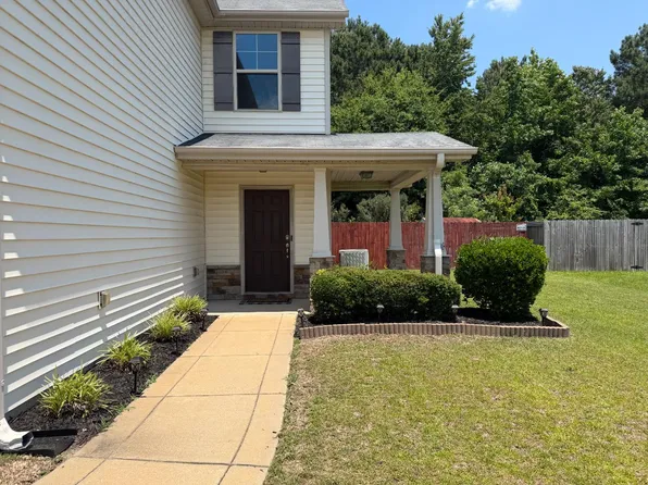 377 Roanoke Dr, Raeford, NC 28376