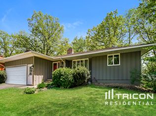 972 Valley Oaks Rd, Vadnais Heights, MN 55127