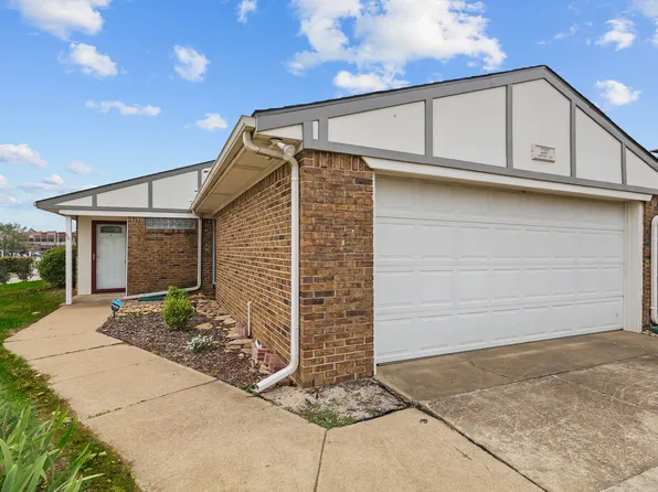 2207 Jamestown Ln, Carrollton, TX 75006