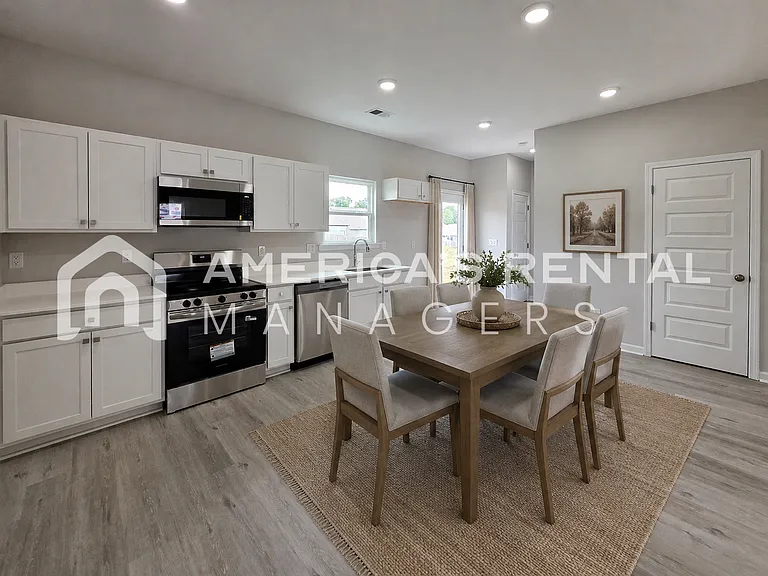 103 Park Dr S — Photo 3