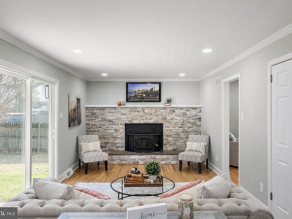 5th image of 506 Cambridge Dr