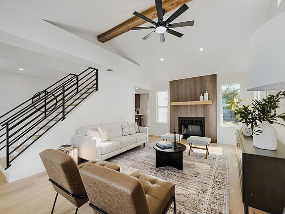 3rd image of 4608 Velasco Pl