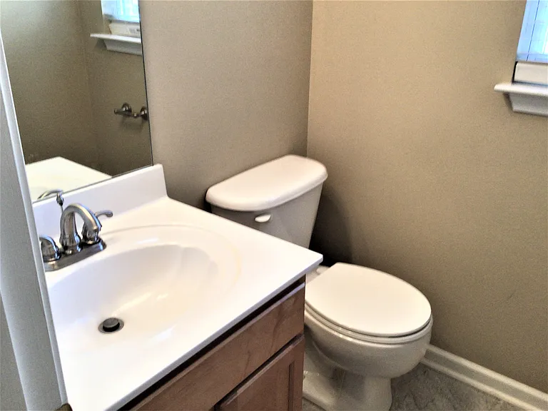 324 Highgate Cir — Photo 8