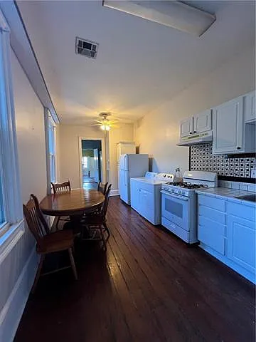 1033 Port St — Photo 11