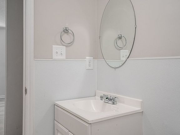 4th image of 420-424 N Vyne St