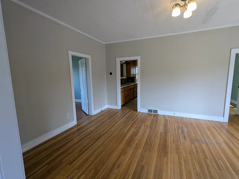 2913 N Alder St — Photo 4