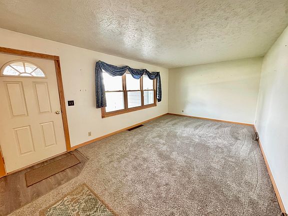 5th image of 3253 E 16th Ave