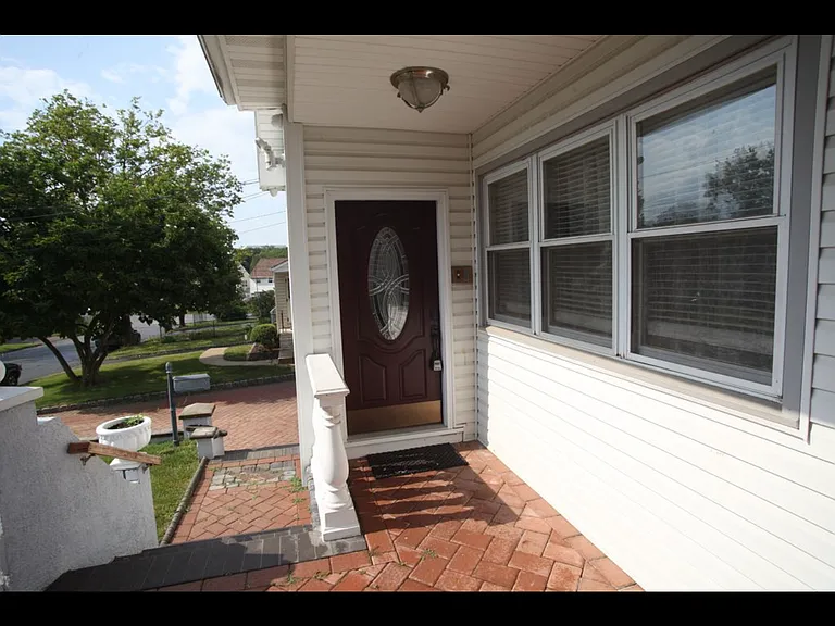 118 Swarthmore Ter — Photo 15