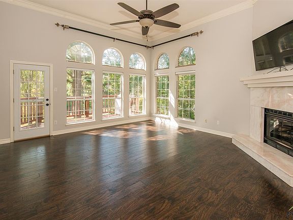 4th image of 3111 Lake Vista Cir