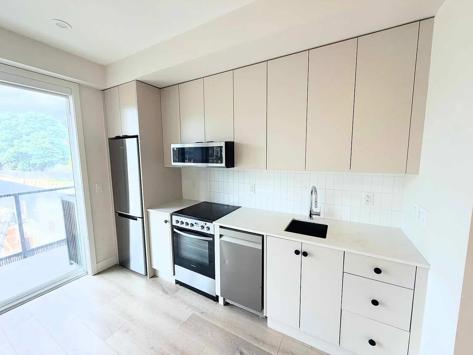 Studio, 301 sqft, $1,400 — Photo 1