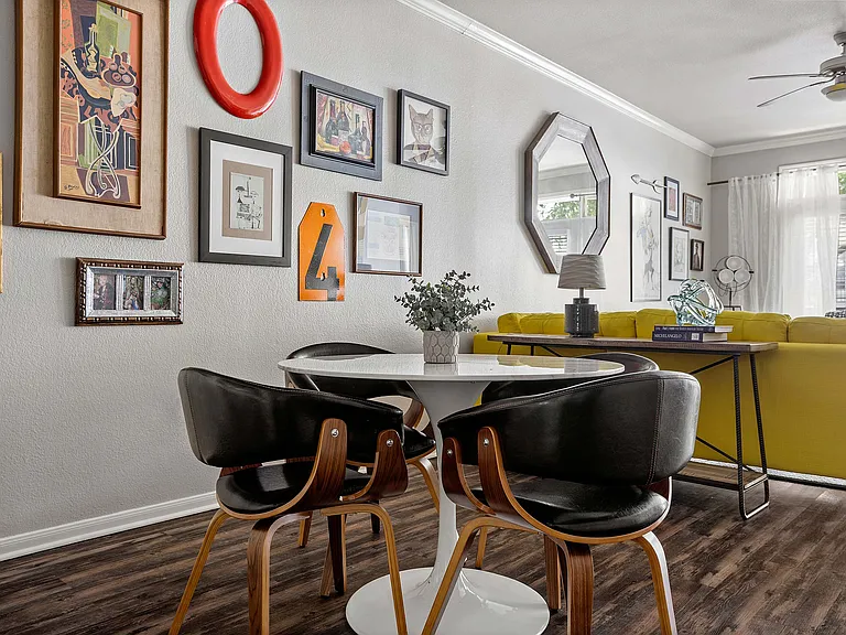 C230670_75West_Model2B2B_DiningRoomB_02