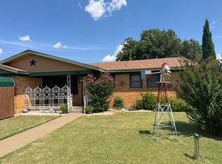 645 S Grain St, Crosbyton, TX 79322
