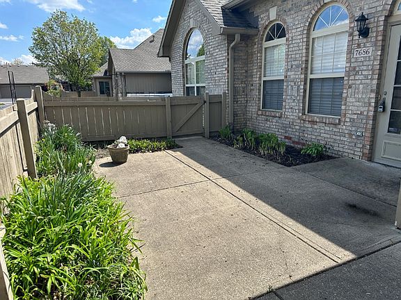 4th image of 7686 Briarstone Ln